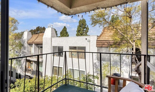 Building Photo - 5845 Doverwood Dr