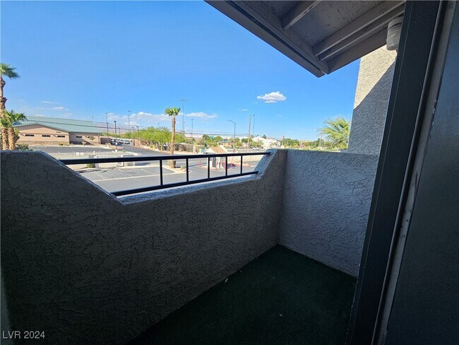 Building Photo - 3749 Carlyle Dr