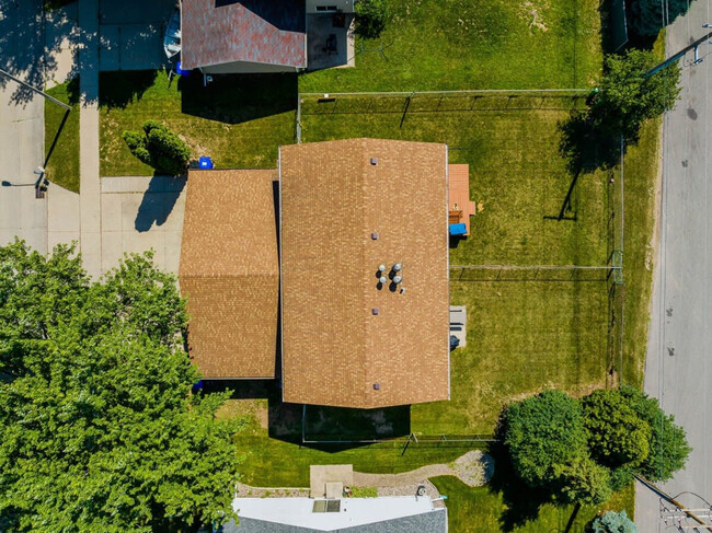 Building Photo - 1207 W Ridgeview Dr