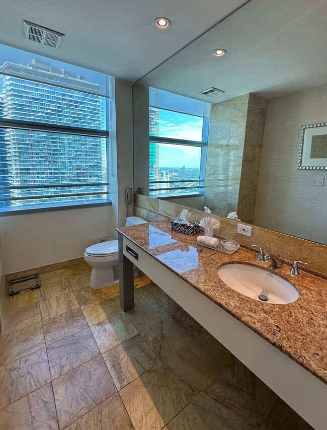 Building Photo - 1395 Brickell Ave