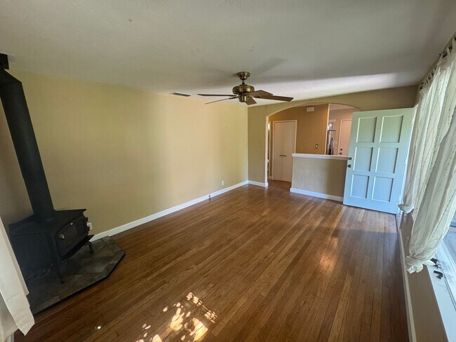 Building Photo - 2 Bed / 1 Bath | Tahoe Park Home Available...