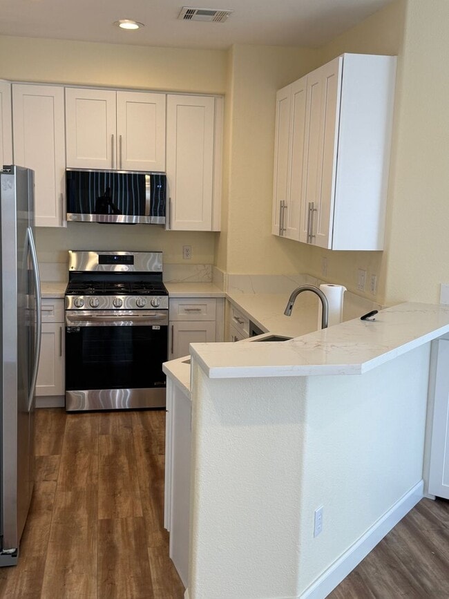 Building Photo - 2 story home in NLV