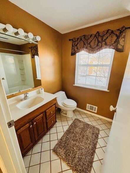 Full bath - 25 Willowick Dr