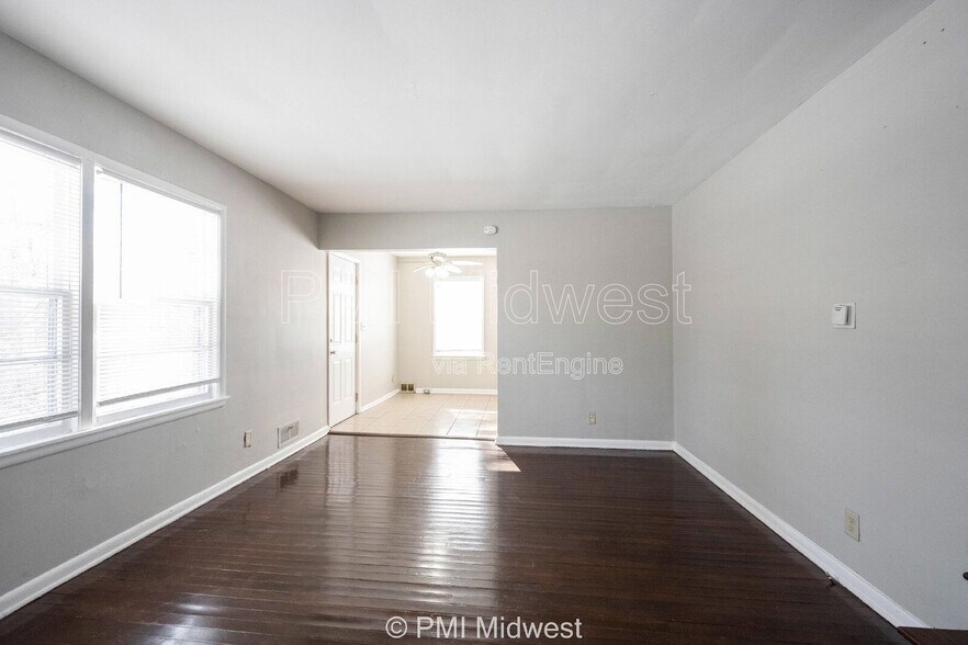 Building Photo - 1859 W 60th St