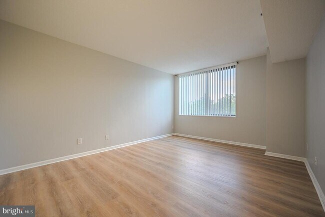 Building Photo - 3713 S George Mason Dr
