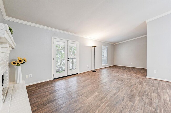 Building Photo - 2425 Augusta Dr