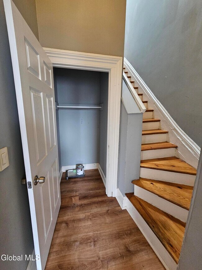 Building Photo - 32 1st St