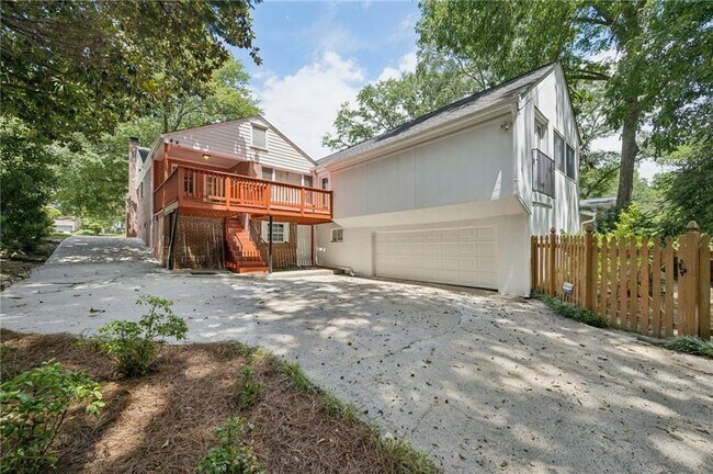 Building Photo - 1925 Colland Dr NW