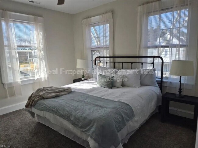 Building Photo - 1020 23rd St