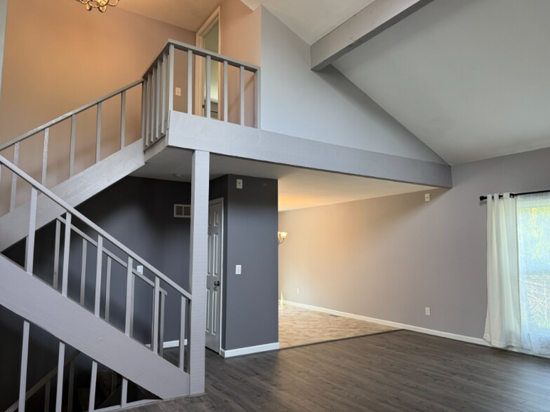 Building Photo - 11350 Meadowside Dr