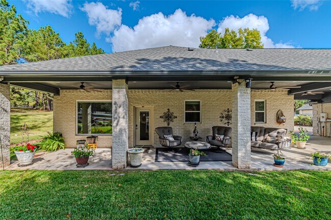 Building Photo - 15569 Crown Oaks Dr