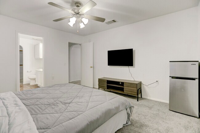 Building Photo - 7107 Thannas Way