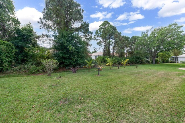 Building Photo - 665 SW Lake Charles Cir