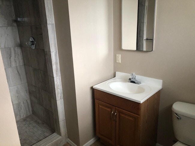 Building Photo - 9542 Lindsey Dr