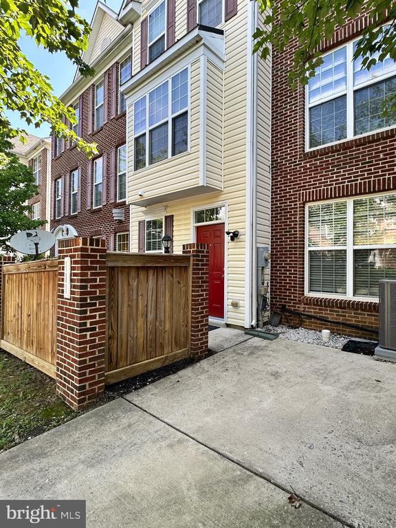 Building Photo - 111 Whiskey Creek Cir