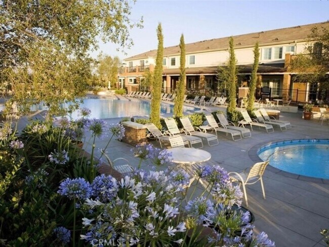 Building Photo - Model house 2 Bedroom  one loft in second ...