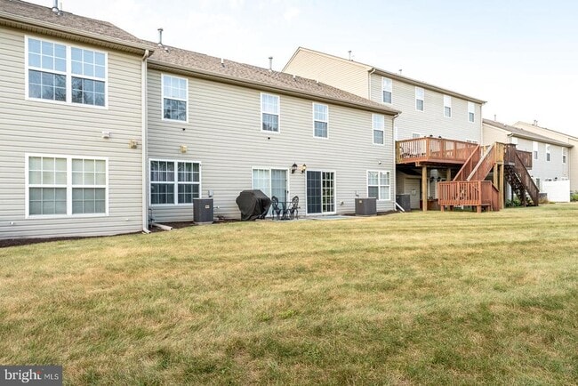 Building Photo - 112 Hawk Ct