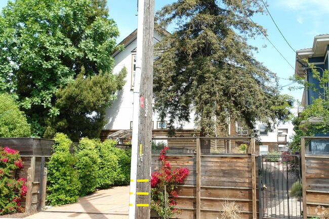 Primary Photo - 1109 Hearst Ave