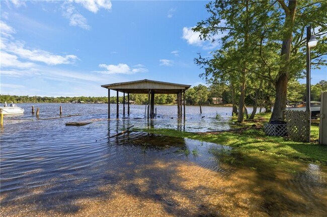 Building Photo - 337 Riverbend Dr