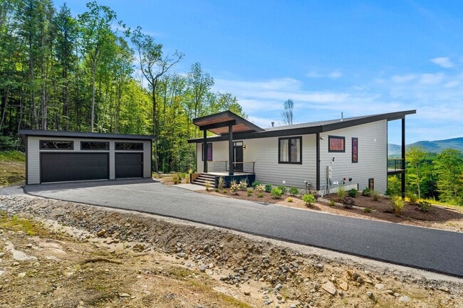 Building Photo - 162 Pond Rd