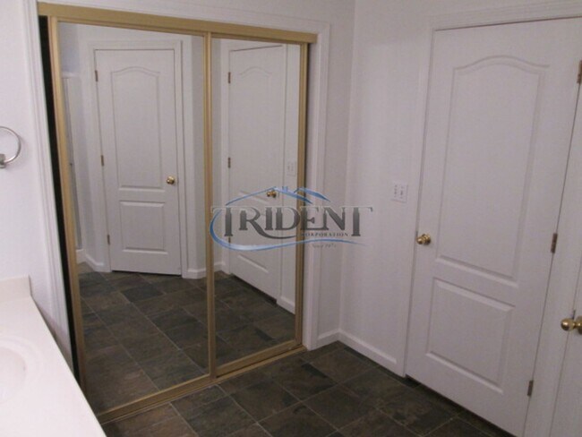 Building Photo - Beautiful Yuba City home on a large lot