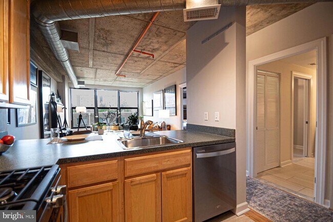 Building Photo - 2750 14th St NW