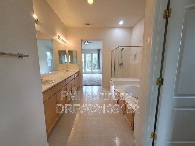 Building Photo - 4051 Sierra Ct