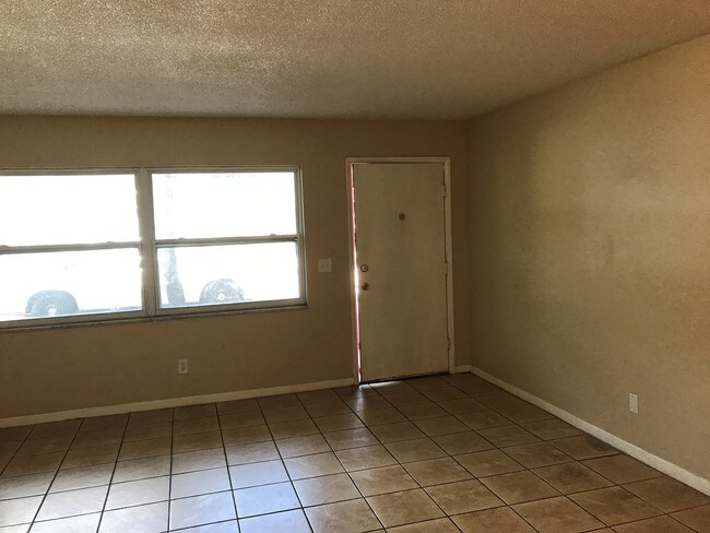 Building Photo - Wildwood Way Apartments