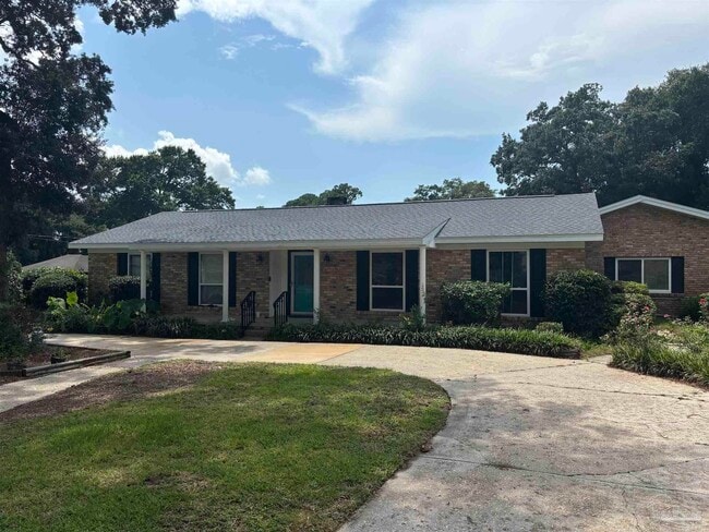 Building Photo - 301 Teakwood Cir