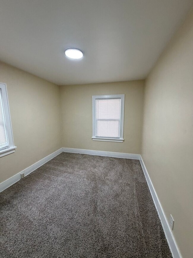 Building Photo - 2 Bed / 1 Bath House for Rent — Lansing, MI