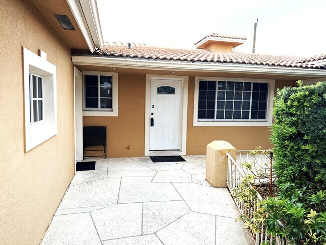 Building Photo - 551 SE 15th St