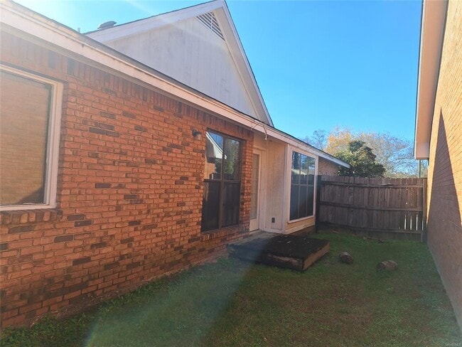 Building Photo - 1537 Westminster Dr