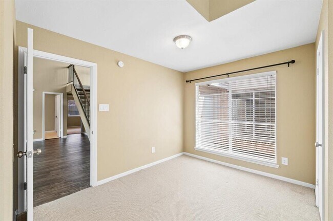 Building Photo - 2611 Quarry Hill Rd
