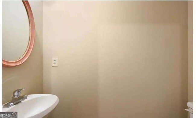 Building Photo - 14 Hiram Dr