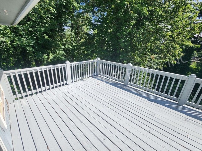 Building Photo - Large 3 Bed+ Bonus Room SW Pdx Home, Natur...
