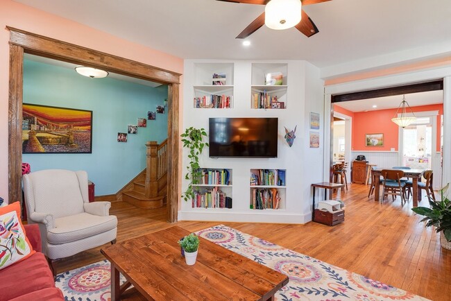 Primary Photo - Unbeatable Family Home in the City w/ Park...