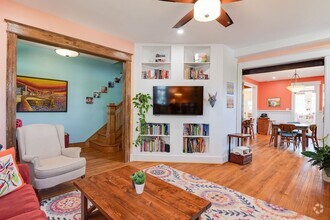 Building Photo - Unbeatable Family Home in the City w/ Park...