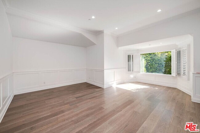 Building Photo - 4222 Woodman Ave