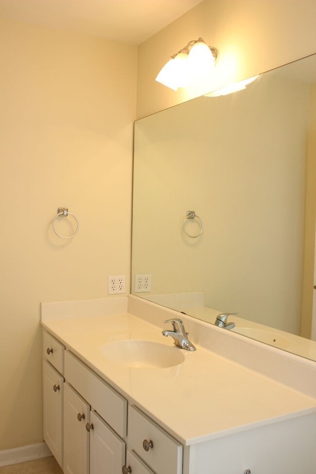 Building Photo - Wellstone Townhouse