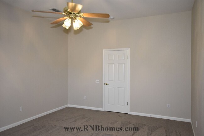 Building Photo - 408 Angelrock Ct