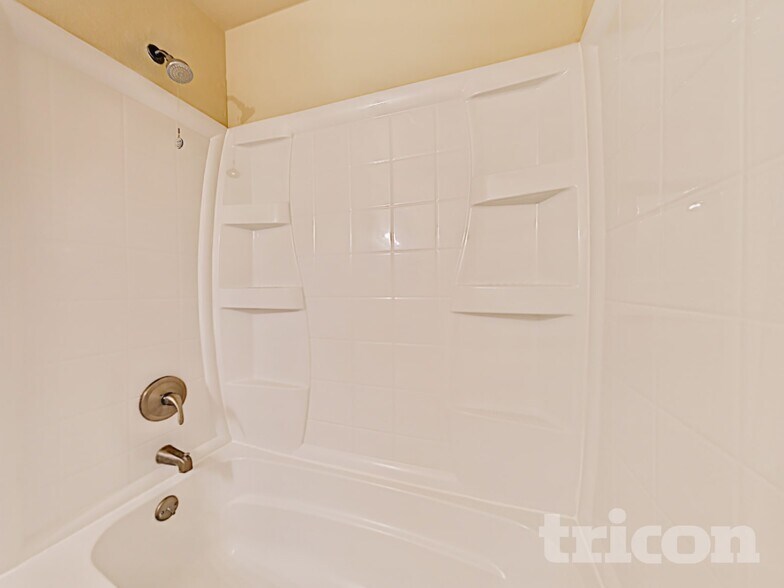 Building Photo - 619 E 24th St