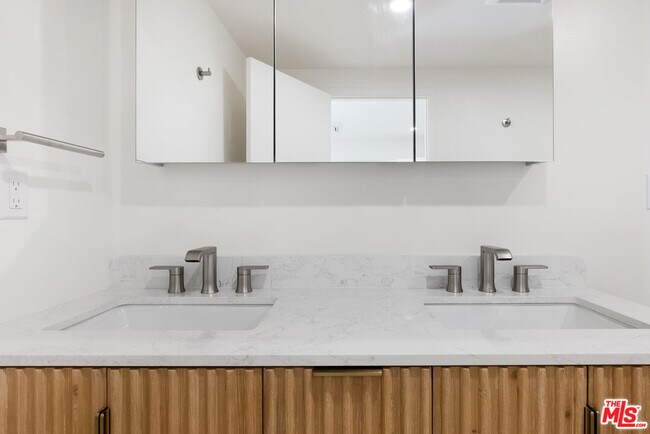 Building Photo - 8561 Belmont St