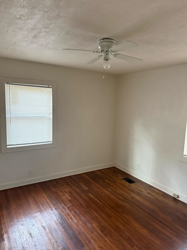 Building Photo - 2718 Emerald Dr