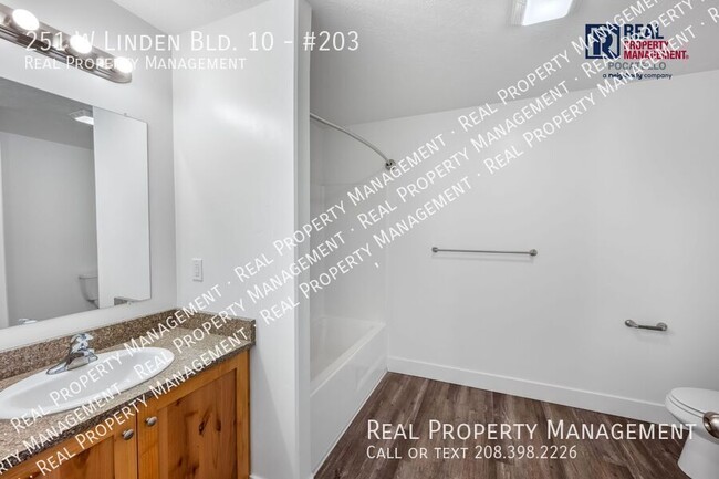 Building Photo - 251 W Linden Ave