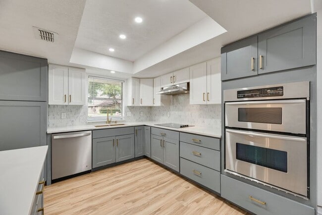 Building Photo - Spacious updated East Dallas home with open layout, flex suite, and easy access to White Rock Lake