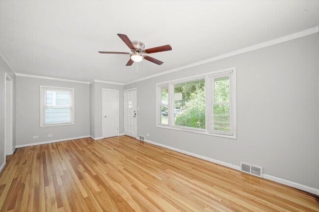 Building Photo - Charming Ranch-Style Home with New Windows...
