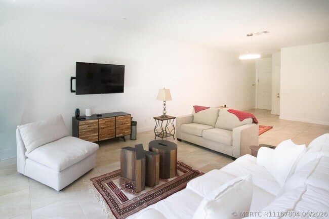 Building Photo - 23045 Clear Echo Dr