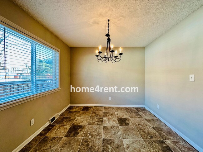 Building Photo - Beautiful Overland Park Townhome w/ Wood Floors, Large Open Kitchen and a Community Pool!