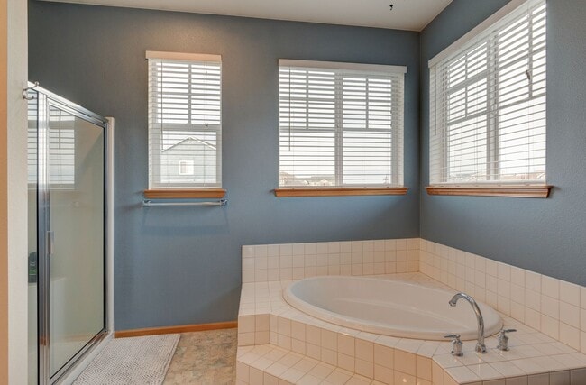 Building Photo - Modern 3 Bed 2 Bath Corner Home ** First M...