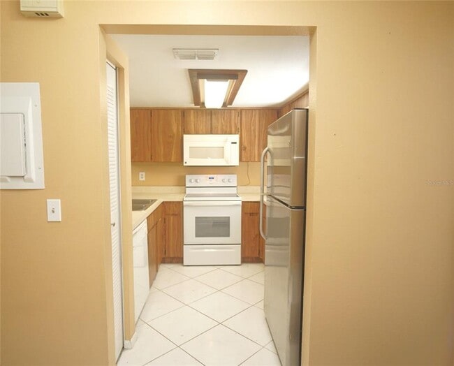 Building Photo - 10049 Lake Oak Cir